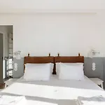 Light Blue - Downtown Apartment *